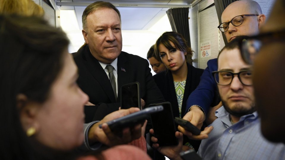 Americký ministr zahraničí Mike Pompeo s novináři o jednání s Tálibánem